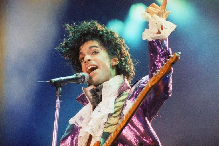 Prince heirs sue Illinois hospital over care during overdose