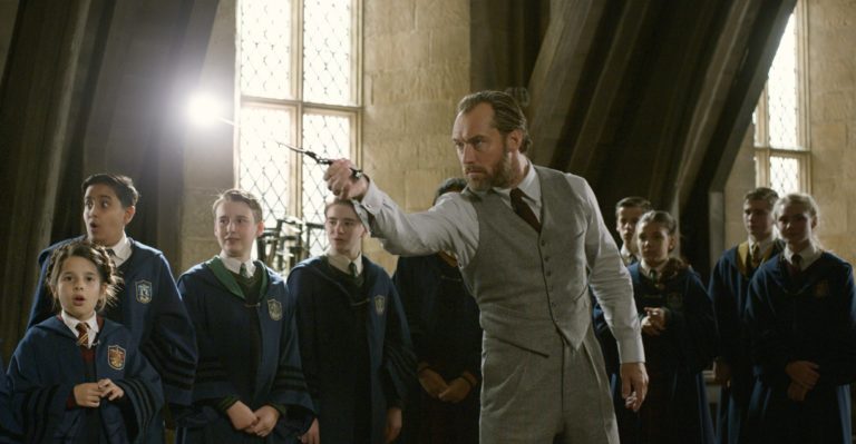 ‘Fantastic Beasts’ flies to top of weekend box office