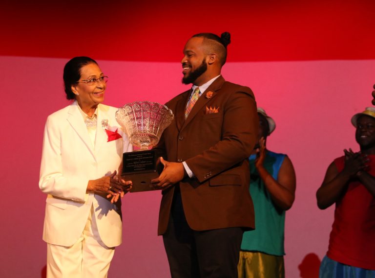 Governor General presents award at gala performance of the National Youth Choir