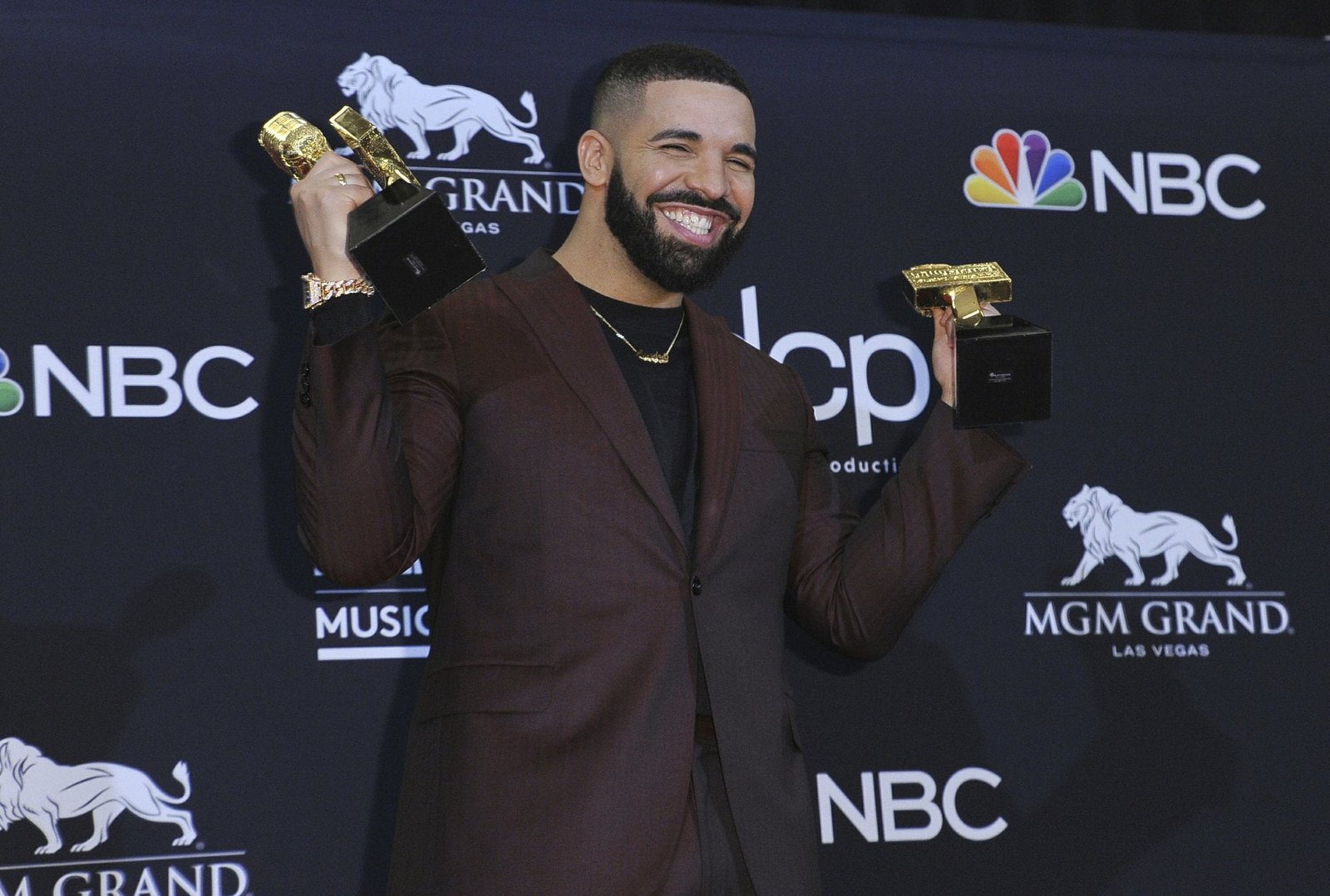 Drake breaks Taylor Swift’s record at Billboard Music Awards – Eye ...