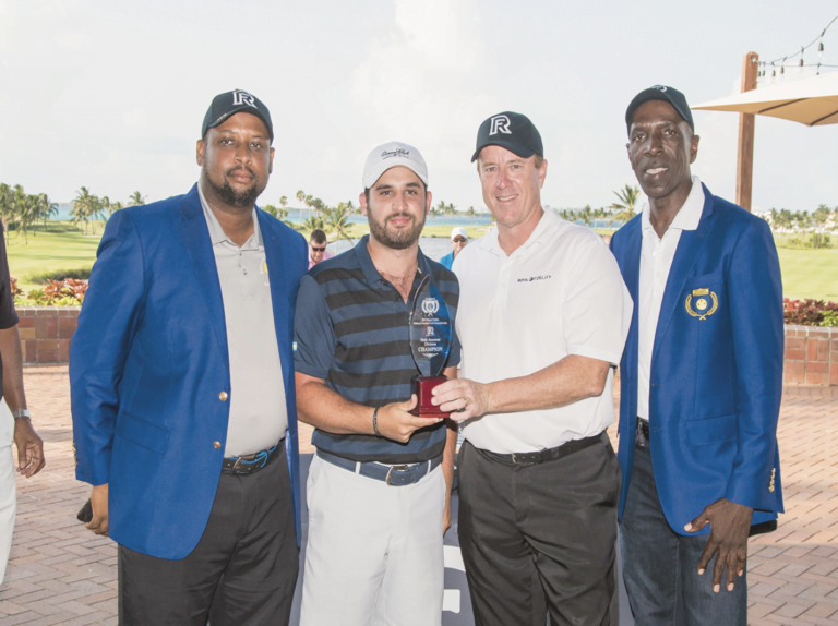 Tsavoussis, Bayles win amateur golf titles