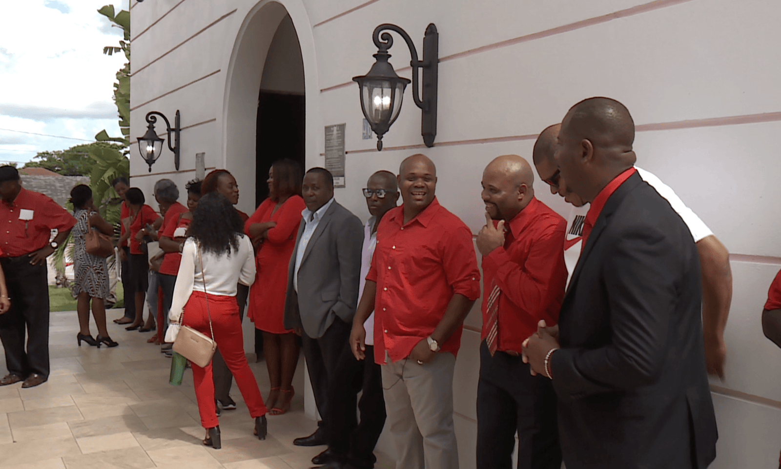 Scores appear at courthouse to show support for SAC administrator