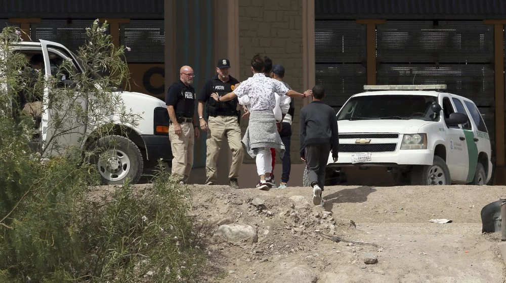 Trump moves to effectively end asylum at southern border