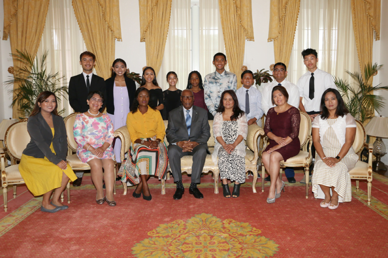 Students attending schools in Canada visit Government House