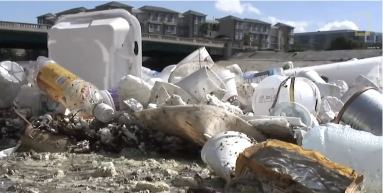 Minnis defends plastics ban