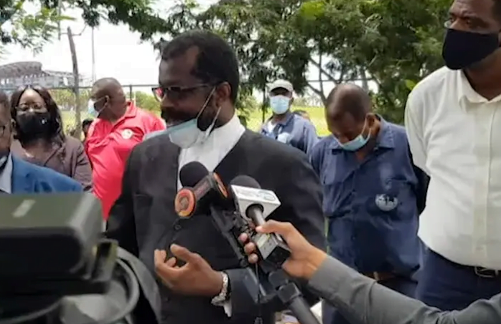 WATER AND SEWAGE UNION TO FILE FOR INJUNCTION AGAINST LABOUR DIRECTOR