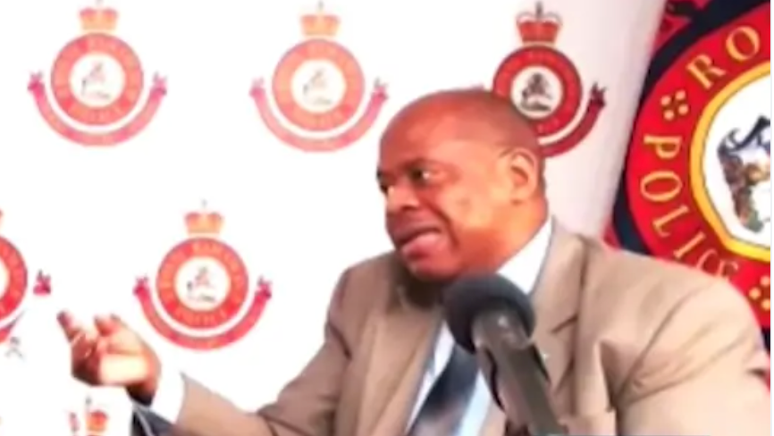 RECORDING A POLICE IS NOT AGAINST THE LAW