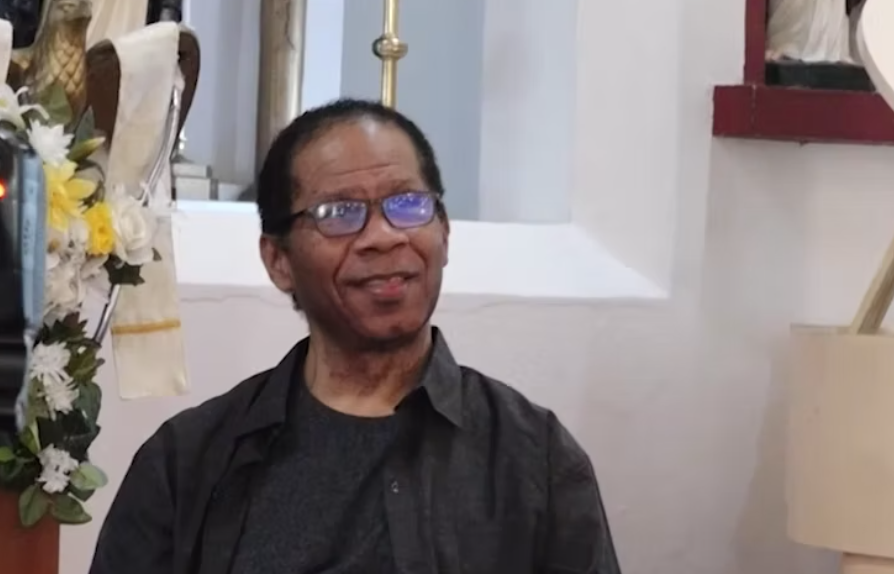 ACCLAIMED PIANO PLAYER SHOT IN THE HAND