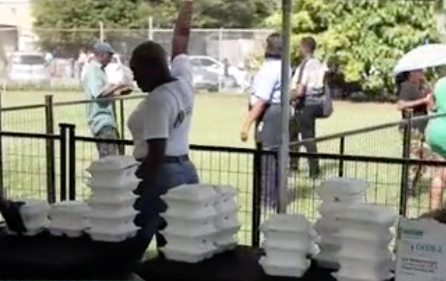 IL CARES FOUNDATION FEEDS 2,000 PEOPLE