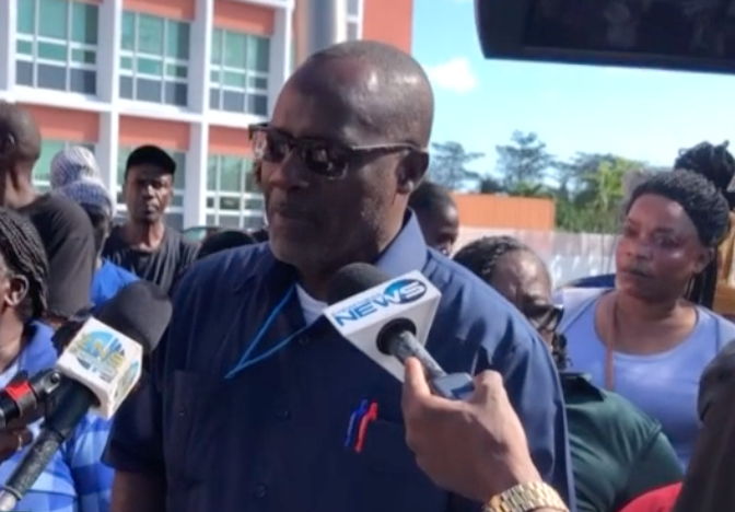 PUBLIC SERVANTS PROTEST OUTSIDE MINISTRY OF WORKS