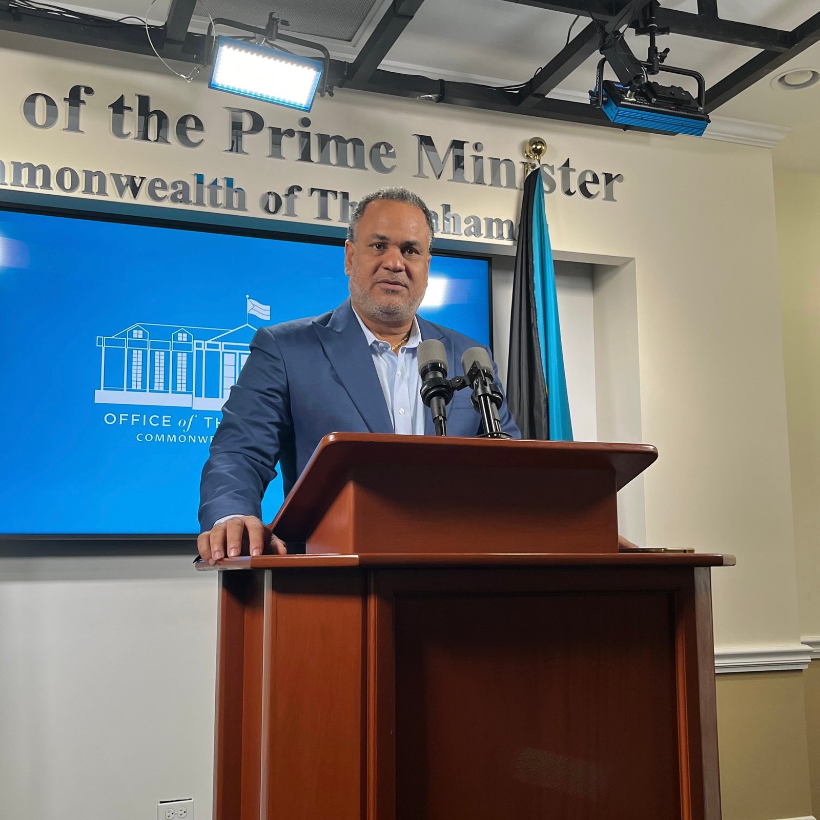 Economic Affairs Minister addresses US port strikes